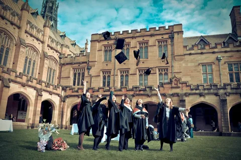 LSHTM First Generation Scholarship (Distance Learning)